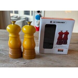 NEW Le Creuset Petite Salt And Pepper Mill Set Nectar Yellow